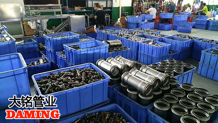 薄壁探花在线播放管
